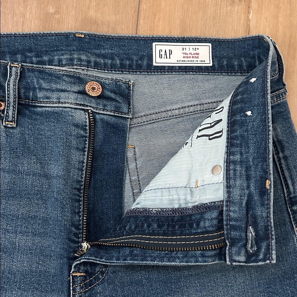 NWOT - GAP 70’ Flare High-Rise Jeans - Picture 7 of 15